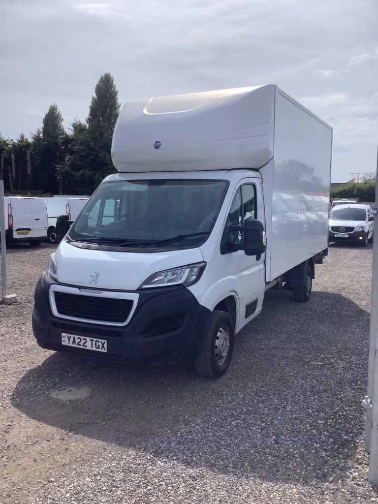 Peugeot Boxer 2022 (22) 2.2 BlueHDi box Luton /tail lift